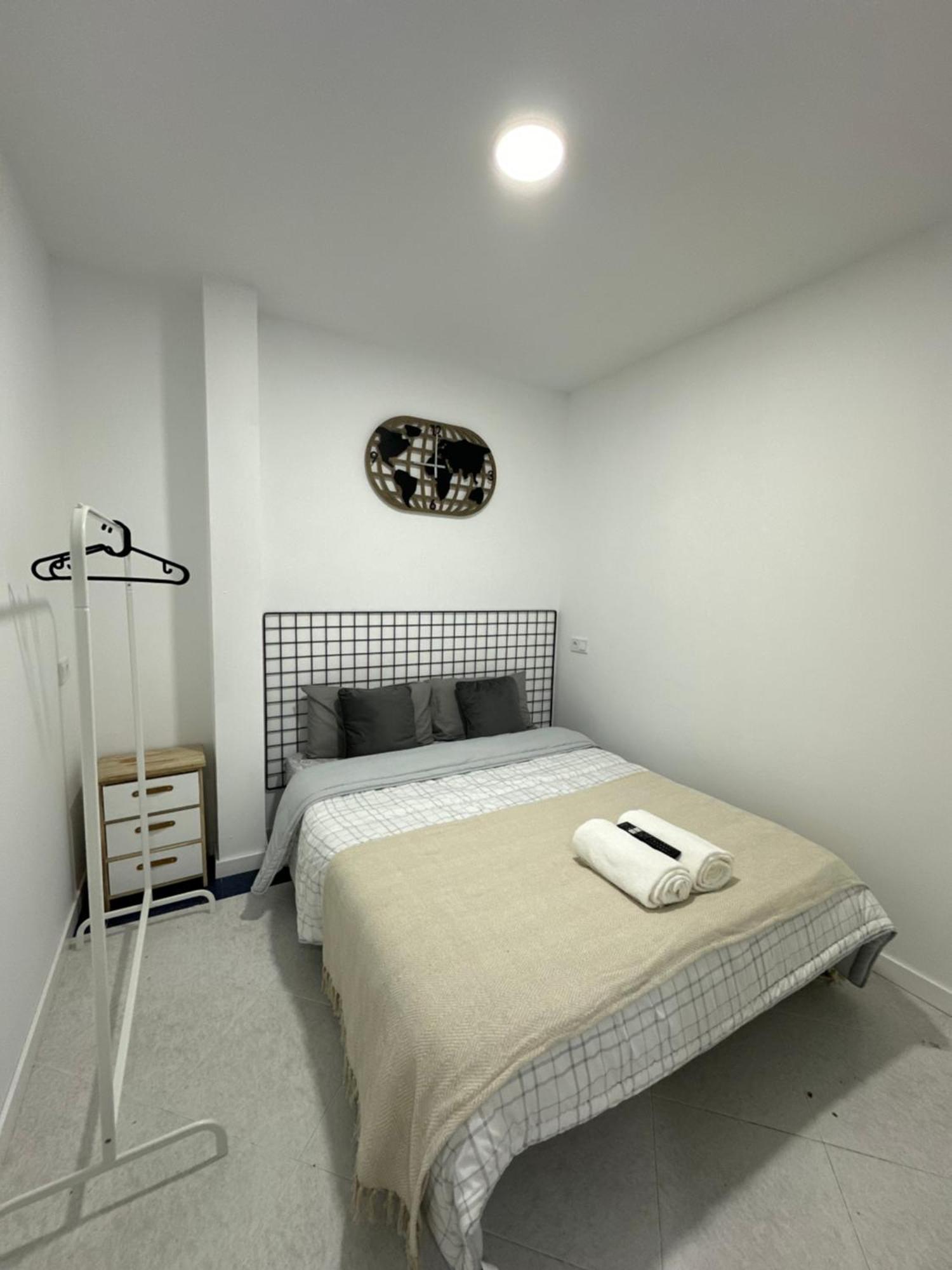 Rooms Mediavilla Madrid Exterior foto