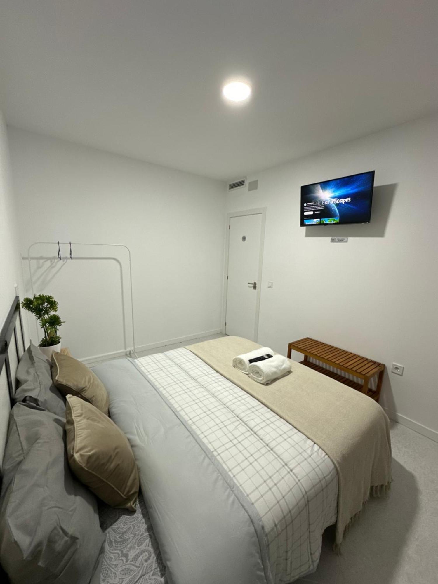 Rooms Mediavilla Madrid Exterior foto