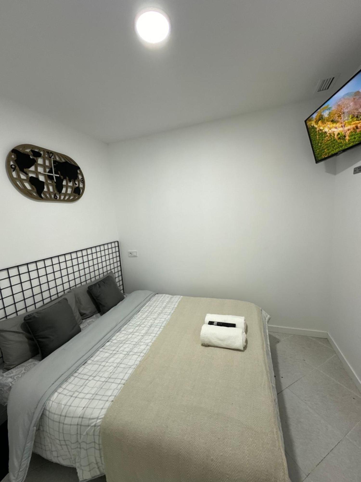 Rooms Mediavilla Madrid Exterior foto