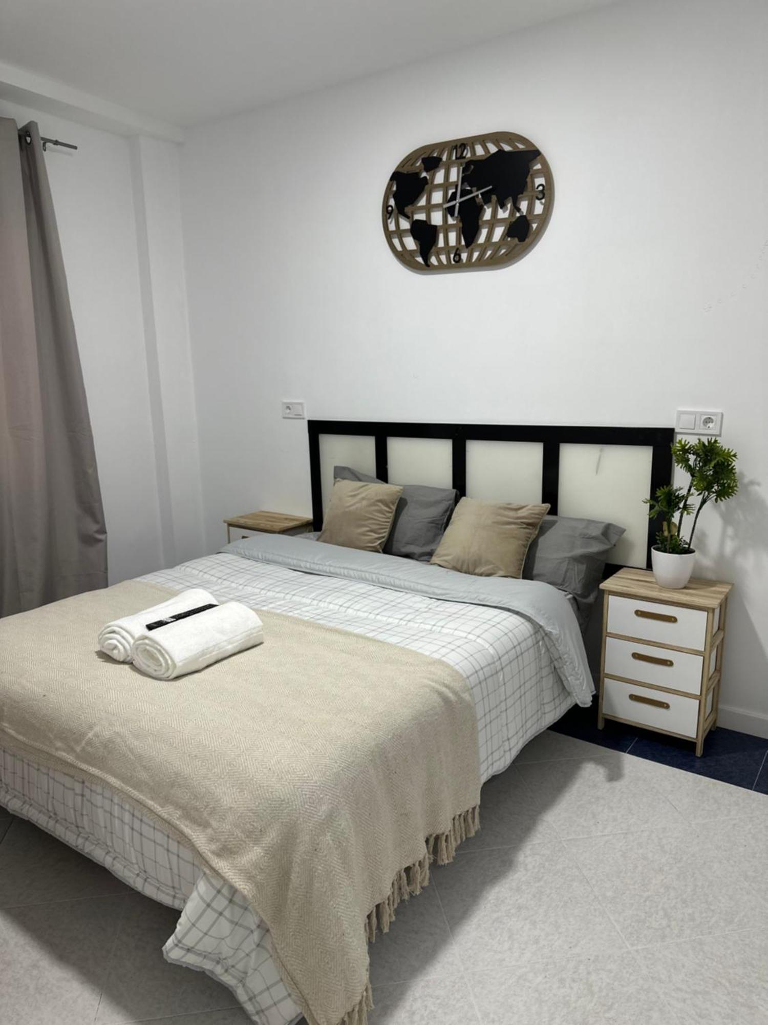 Rooms Mediavilla Madrid Exterior foto