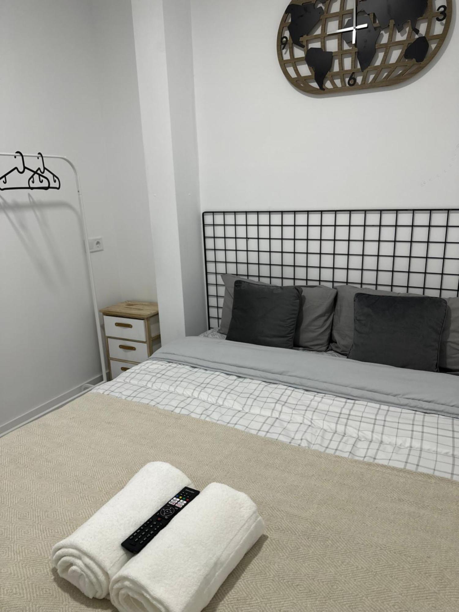 Rooms Mediavilla Madrid Exterior foto