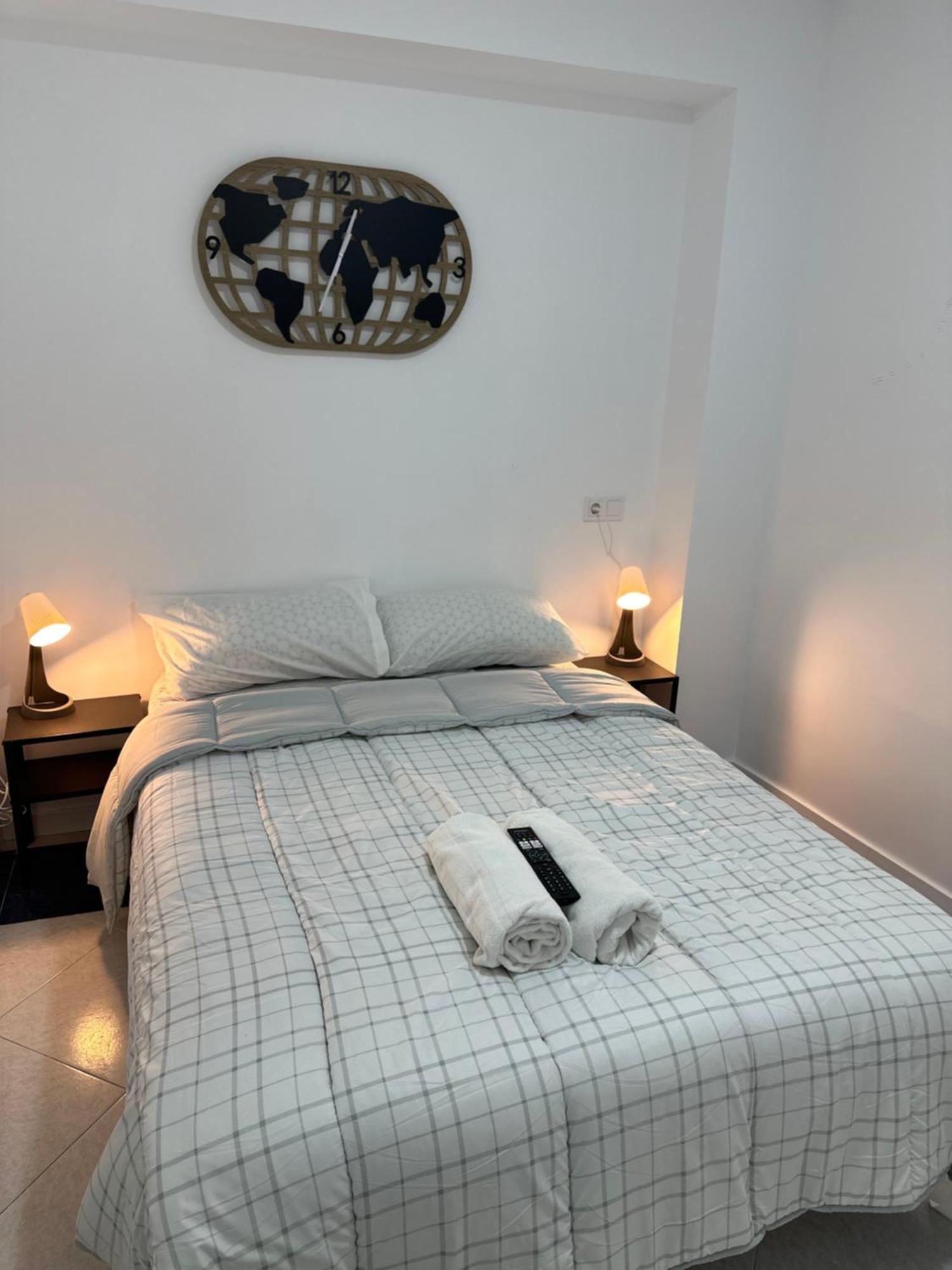 Rooms Mediavilla Madrid Exterior foto