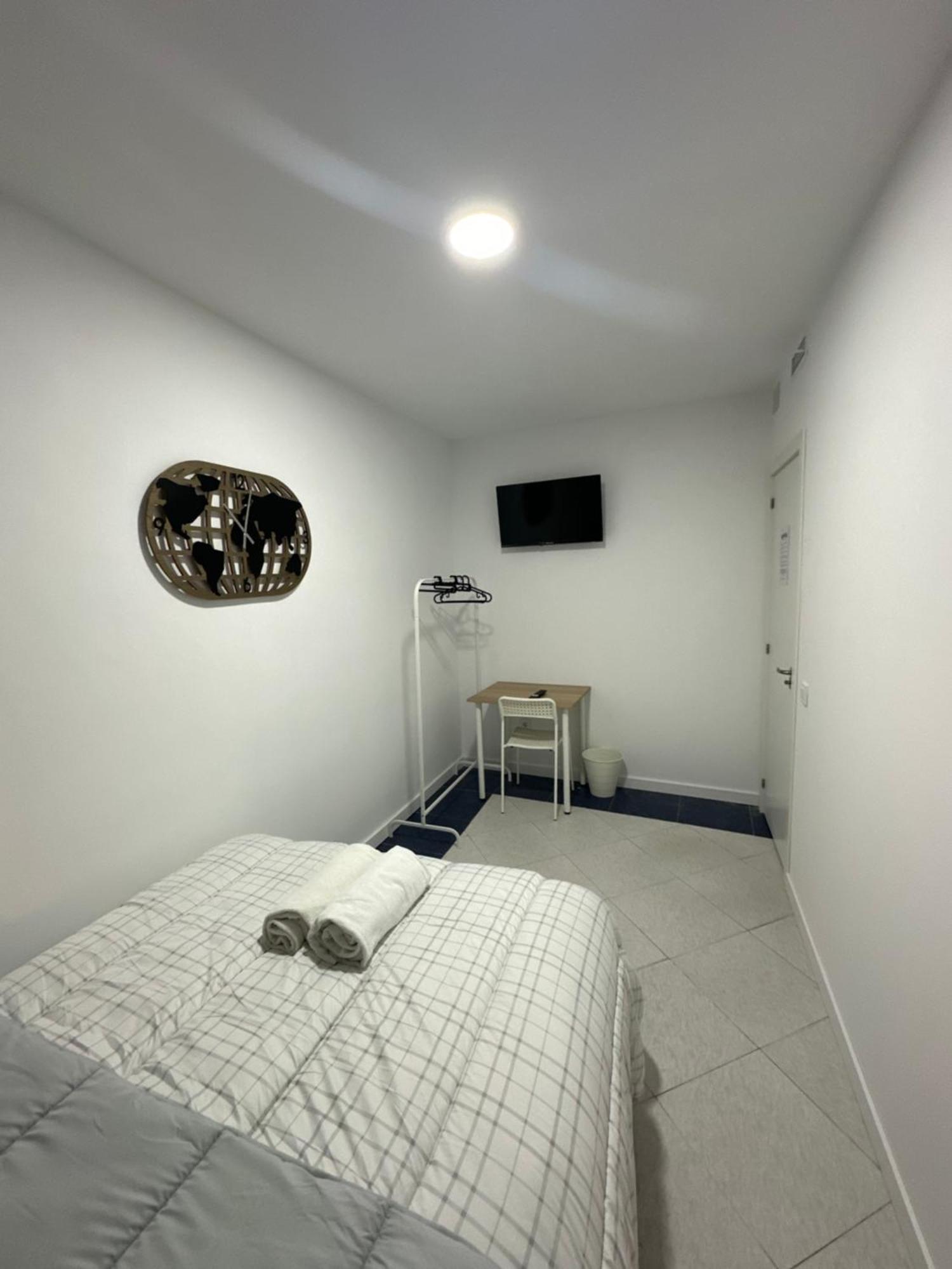 Rooms Mediavilla Madrid Exterior foto