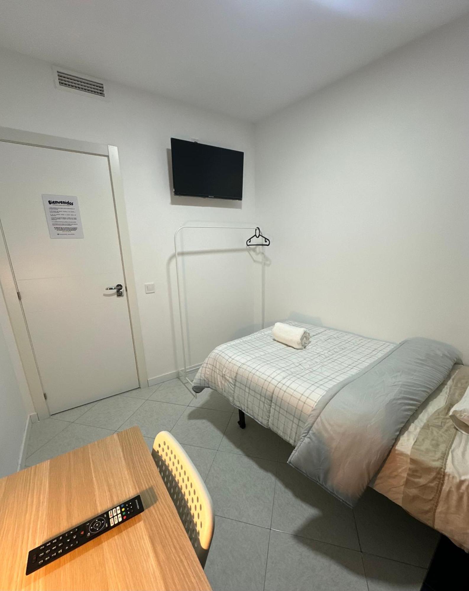 Rooms Mediavilla Madrid Exterior foto
