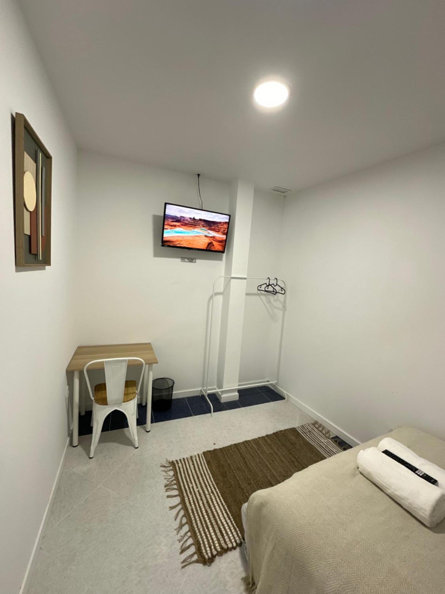 Rooms Mediavilla Madrid Exterior foto