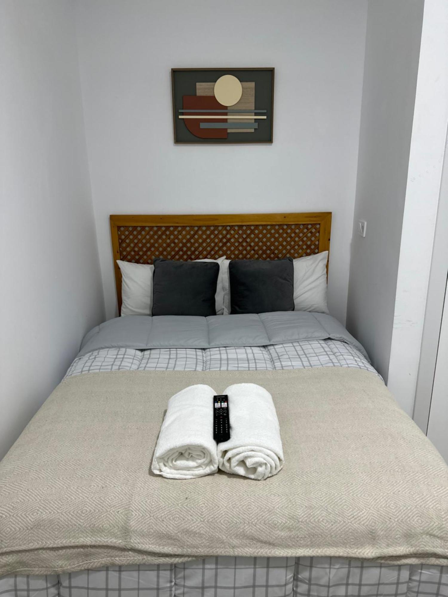 Rooms Mediavilla Madrid Exterior foto