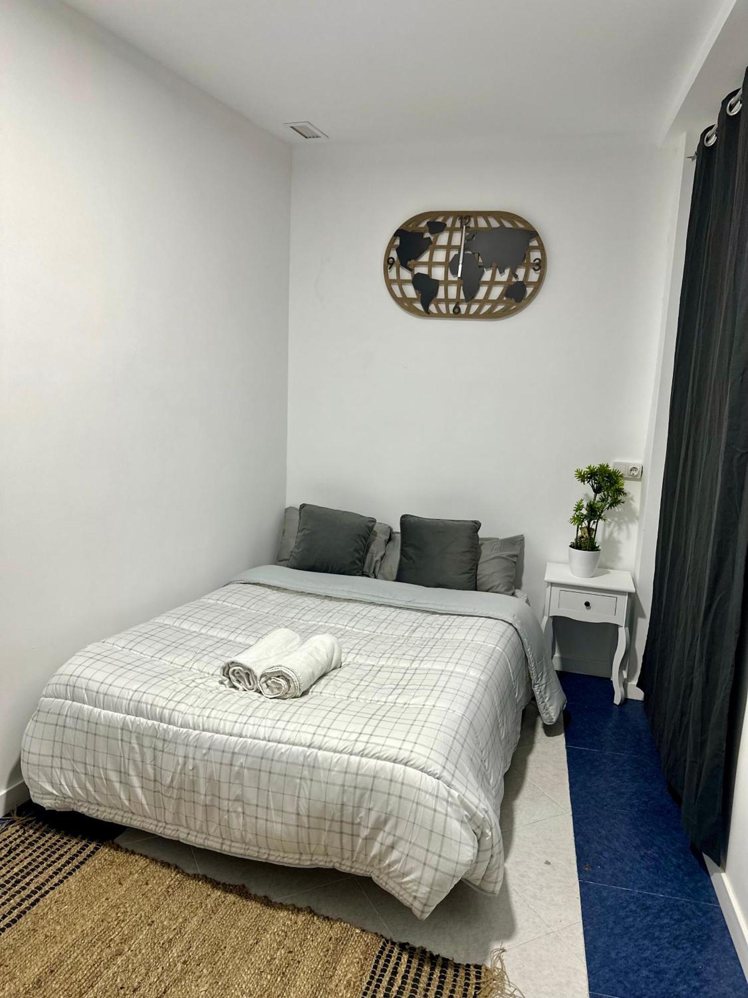 Rooms Mediavilla Madrid Exterior foto